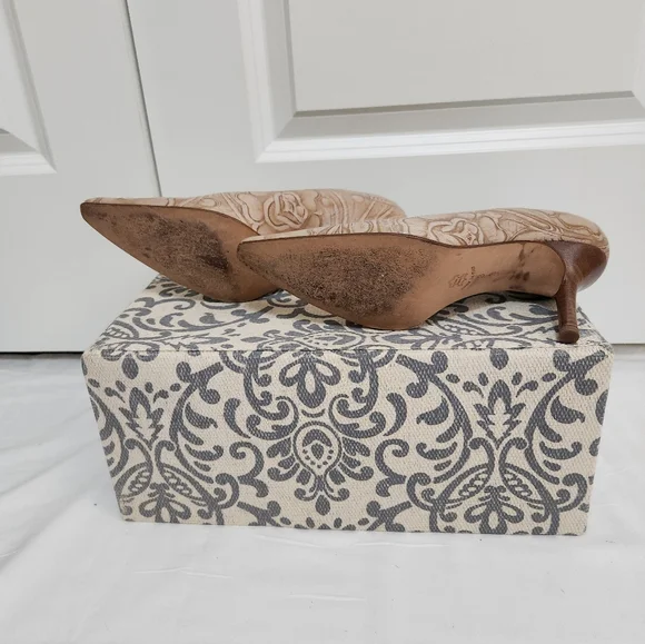 Vintage Isaac Mizrahi Tan Women's Pumps - Picture 6 of 7